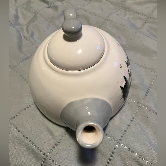 Whimsical Cupboard 10 Strawberry Street Ceramic Kitty Teapot - Picture 5 of 6